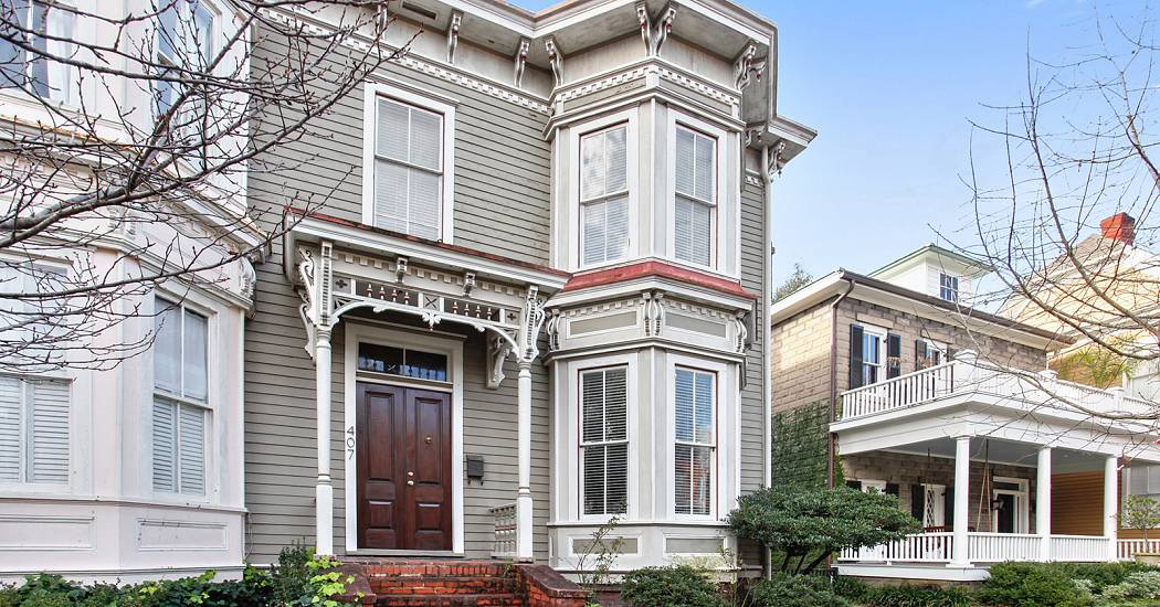 Three-Oaks-Realty-407 E Huntingdon-Ext 1.jpg