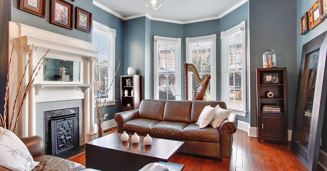 Three-Oaks-Realty-407 E Huntingdon-LR1.jpg
