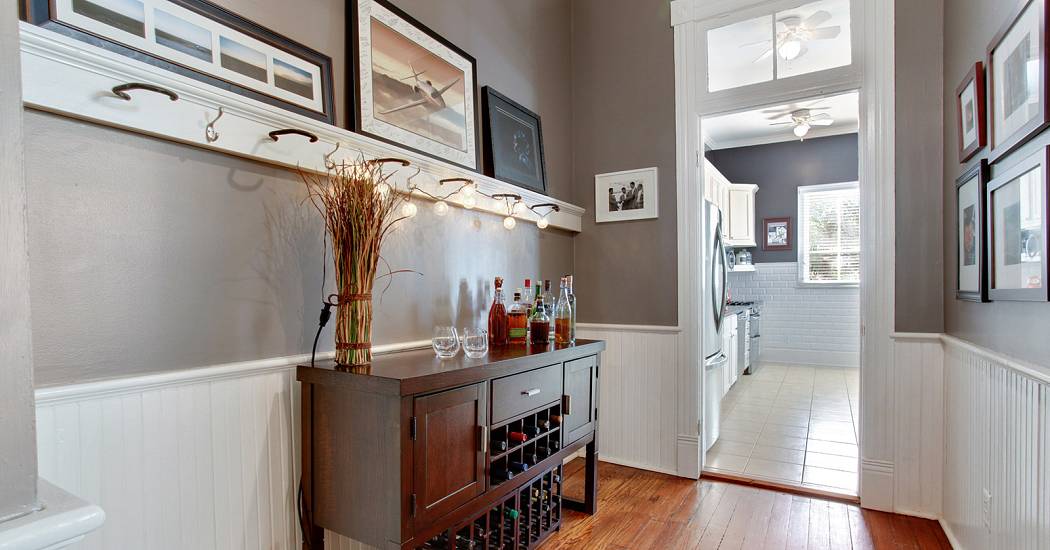 Three-Oaks-Realty-407 E Huntingdon-Bar.jpg