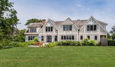 Exquisite Farm Neck Luxury Retreat