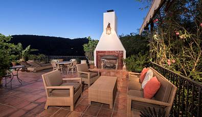 Elegant Hollywood Hills Beauty
