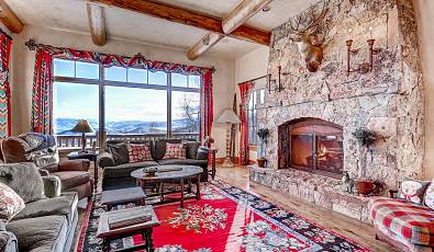 EXQUISITE HOME WITH 300-DEGREE VIEWS