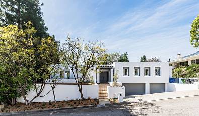 MODERN, THOUGHTFUL OASIS