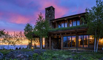 STUNNING HOME ON TOP OF THE WORLD