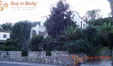 Beautiful villa in Baia Arcile, Augusta