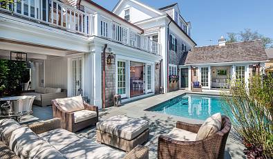 Grand Poolside Living In Edgartown