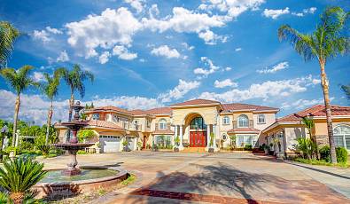 LIVING LARGE IN RIVERSIDE